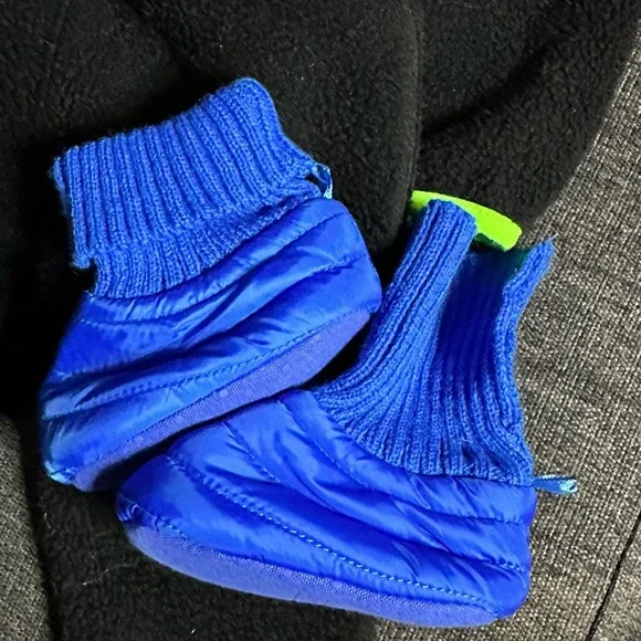 Baby GAP Black Fleece jacket and pants with booties - Picture 3 of 5